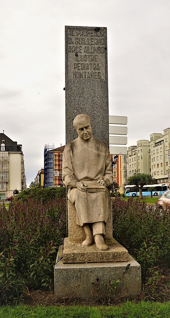 Foto van het monument van Guillermo Arce (medicus, hoogleraar) in Santander. Gezeten voor een granieten pilaar met een boek op zijn schoot.